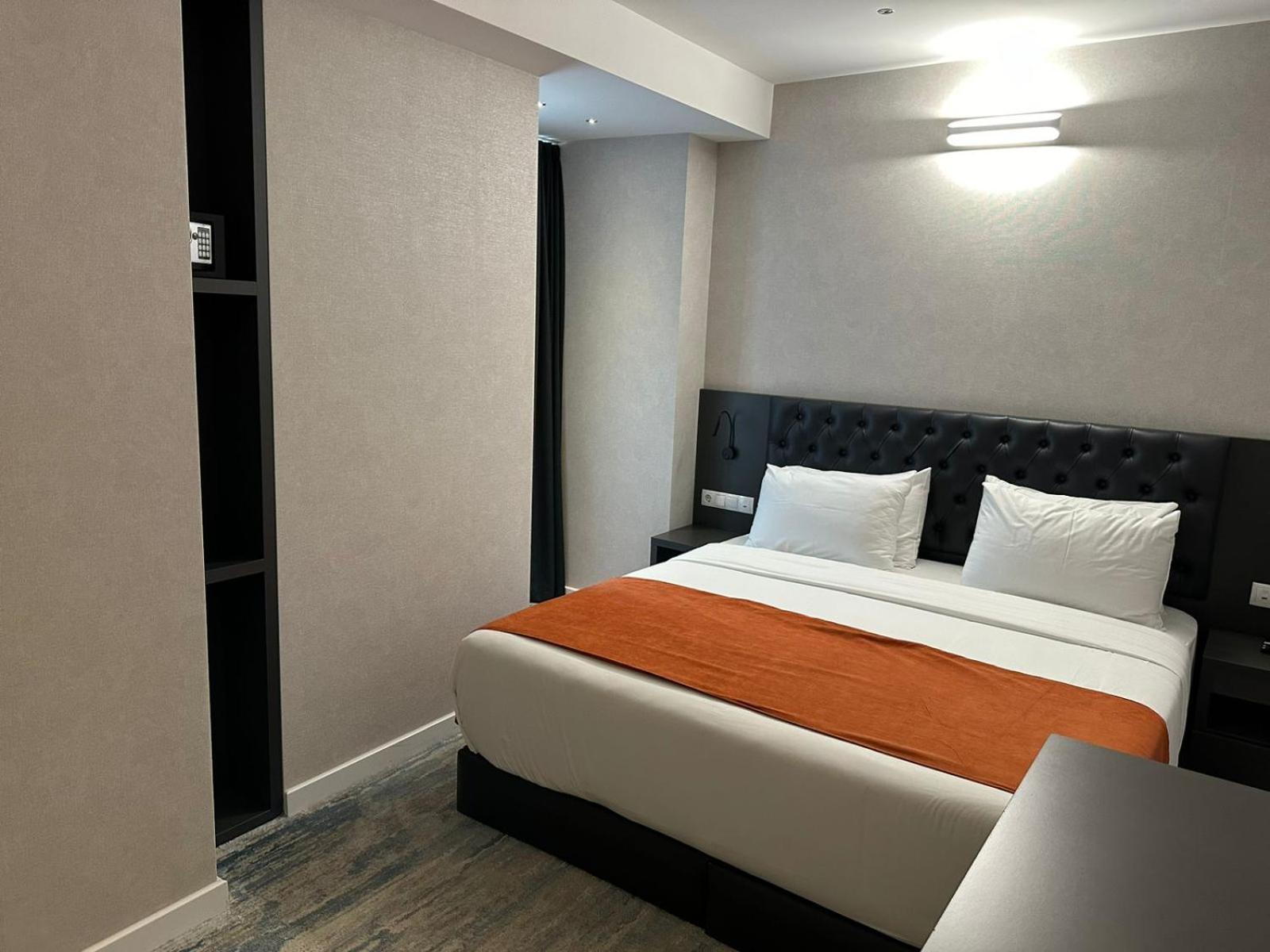 M 1 T Hotel Тбилиси Экстерьер фото