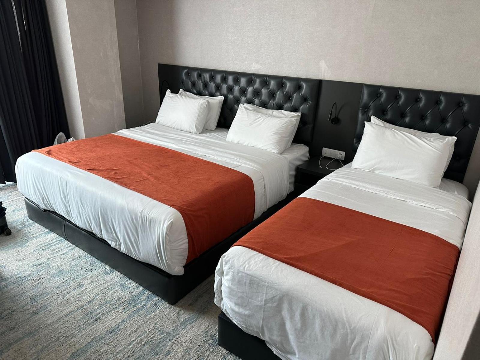 M 1 T Hotel Тбилиси Экстерьер фото
