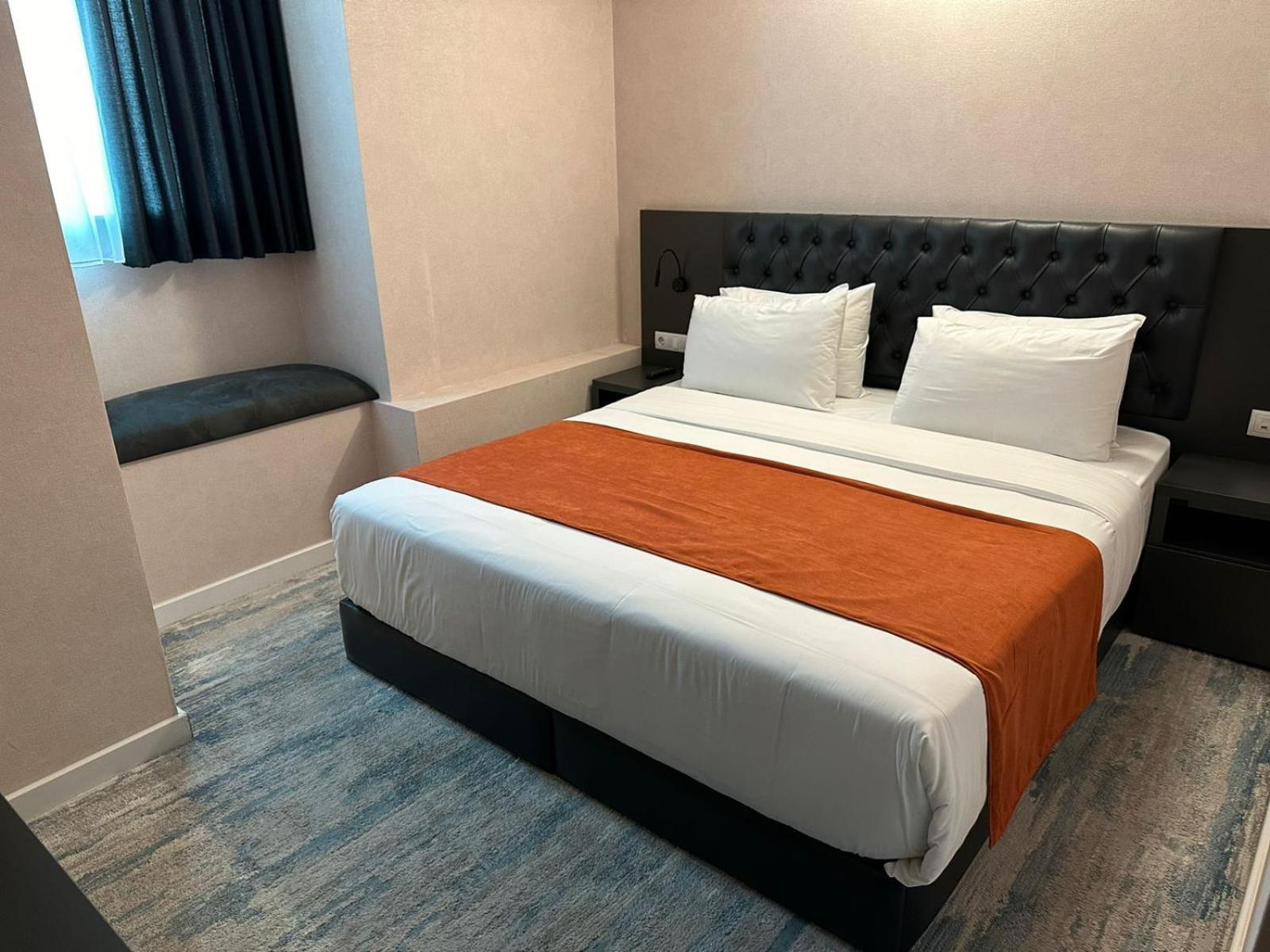 M 1 T Hotel Тбилиси Экстерьер фото