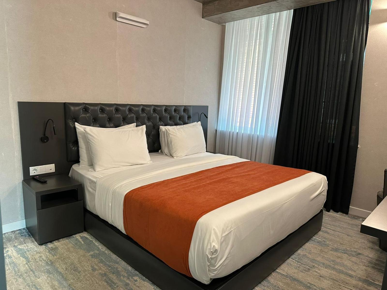 M 1 T Hotel Тбилиси Экстерьер фото