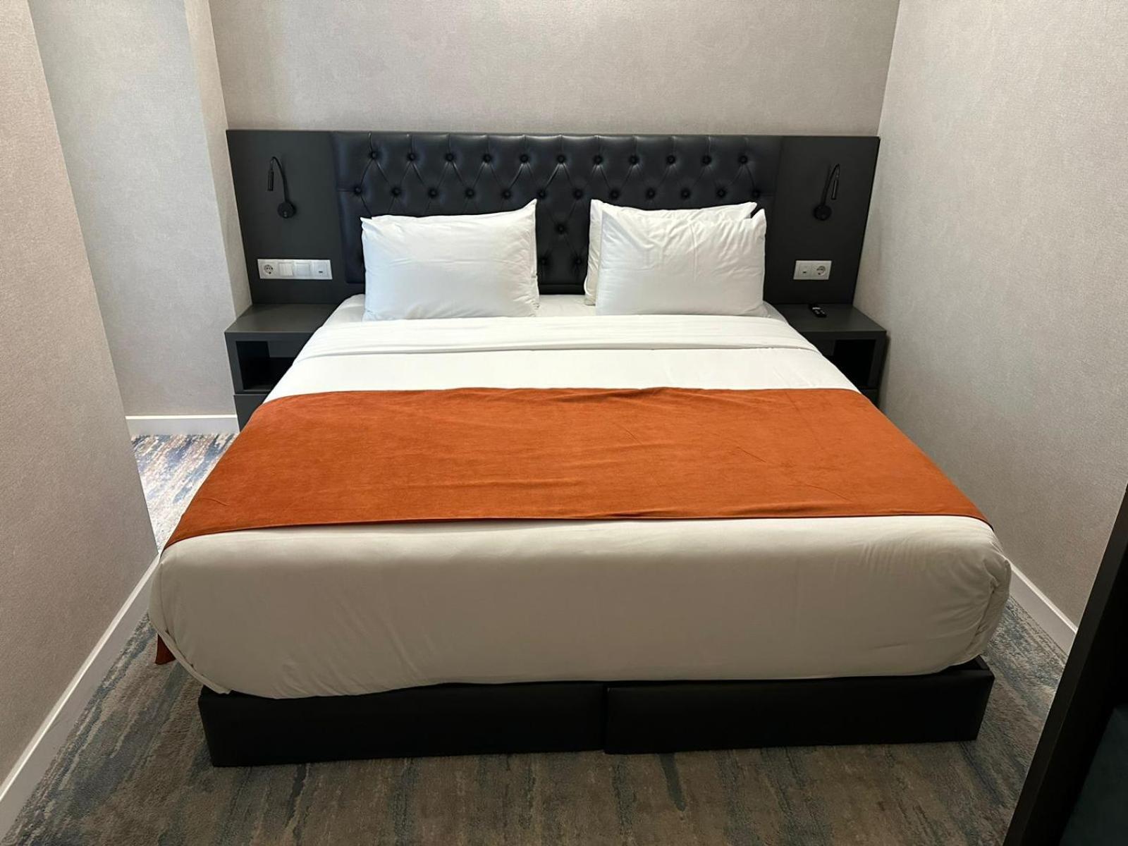 M 1 T Hotel Тбилиси Экстерьер фото