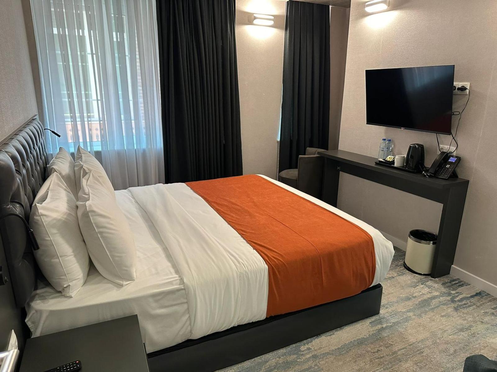 M 1 T Hotel Тбилиси Экстерьер фото