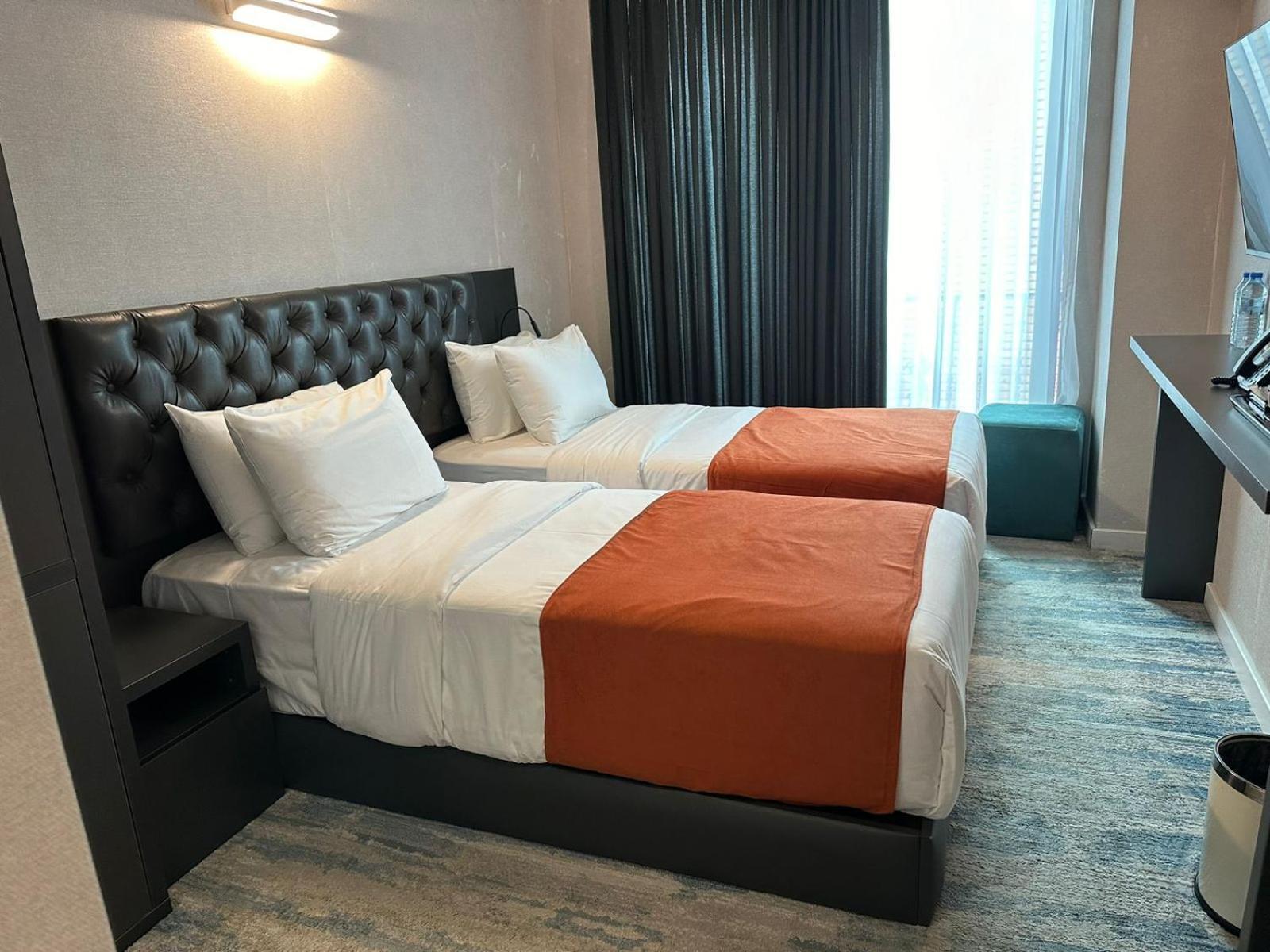 M 1 T Hotel Тбилиси Экстерьер фото