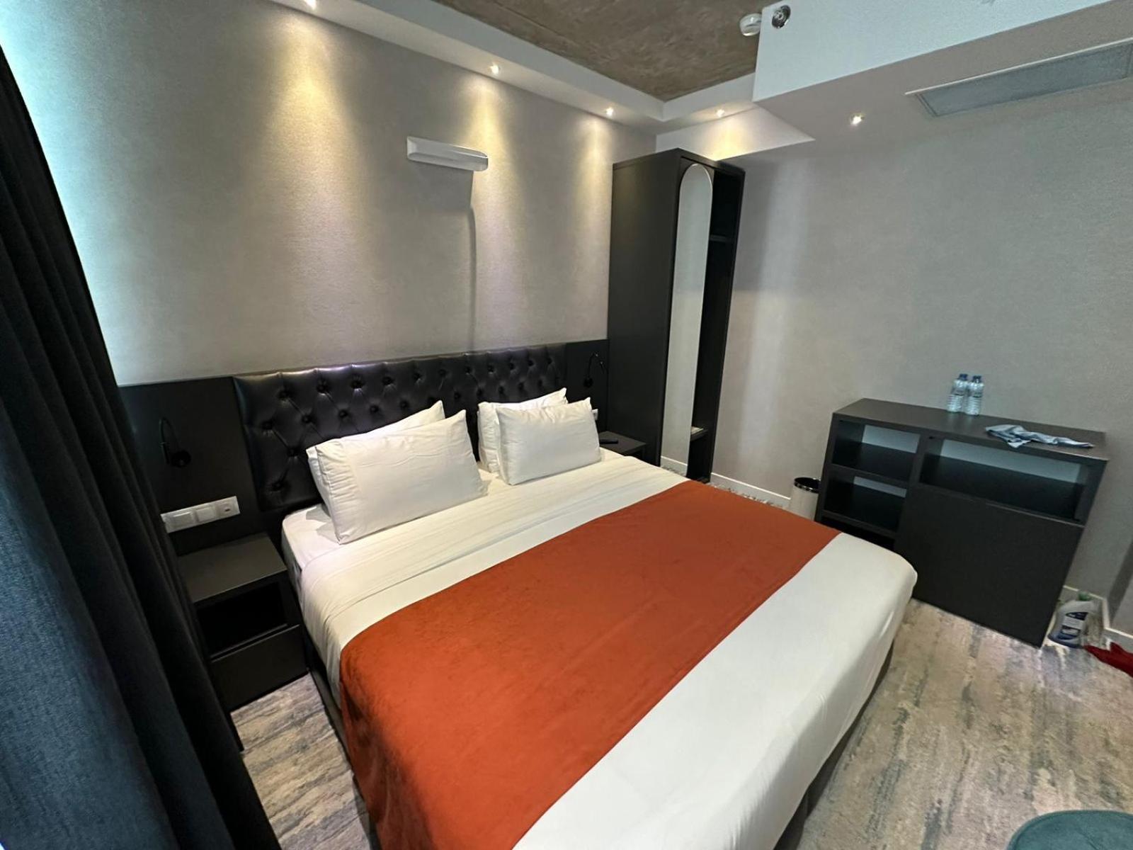 M 1 T Hotel Тбилиси Экстерьер фото