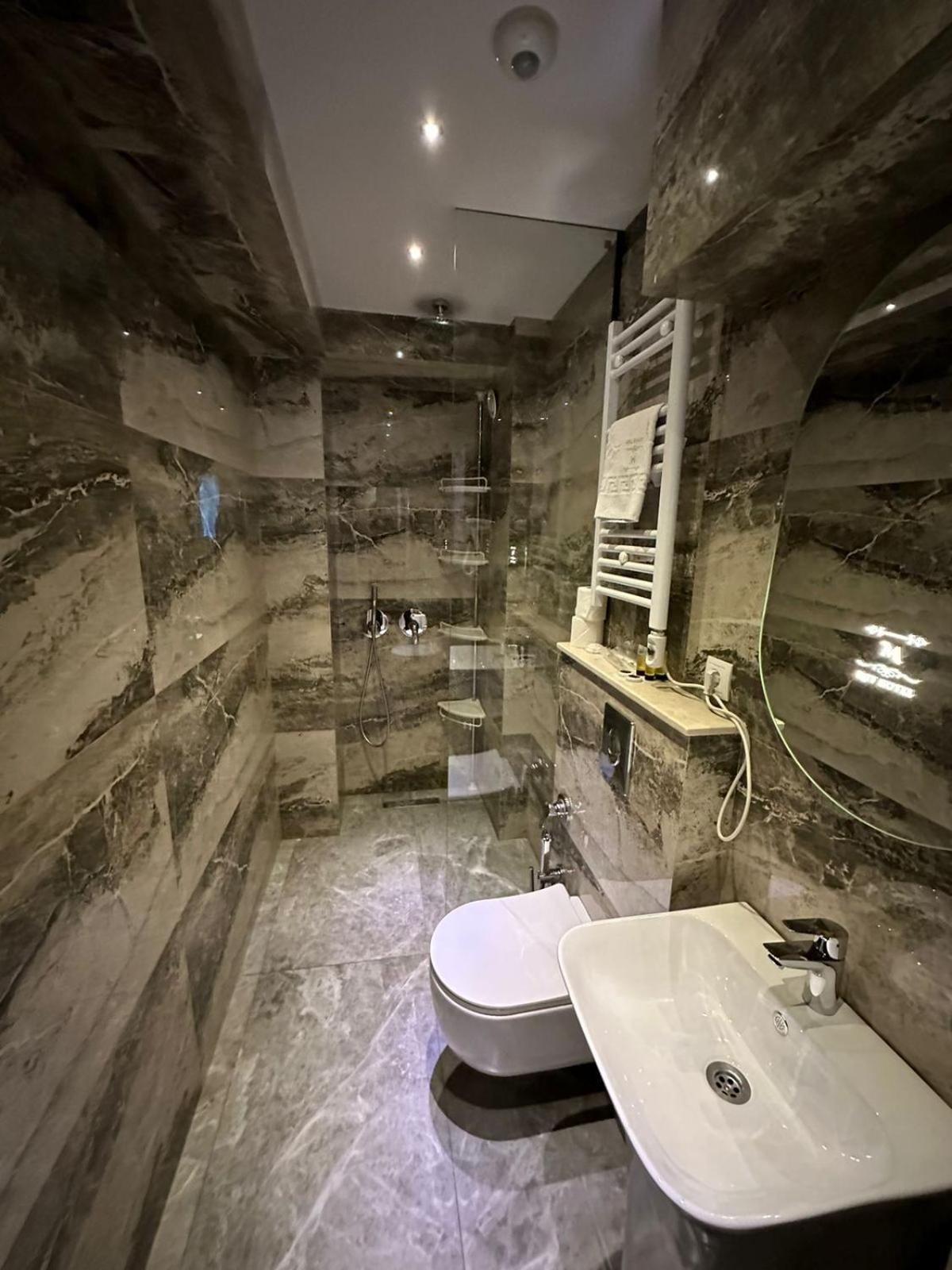M 1 T Hotel Тбилиси Экстерьер фото