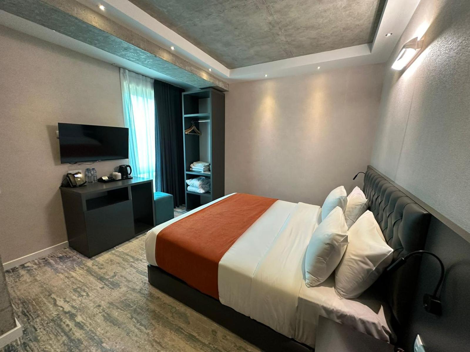 M 1 T Hotel Тбилиси Экстерьер фото