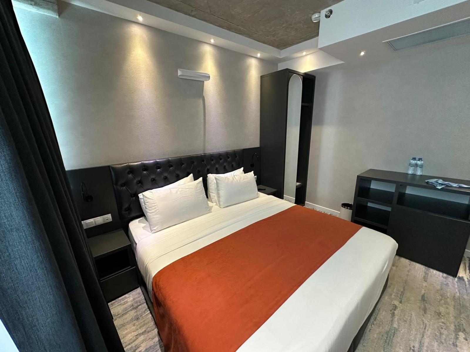 M 1 T Hotel Тбилиси Экстерьер фото