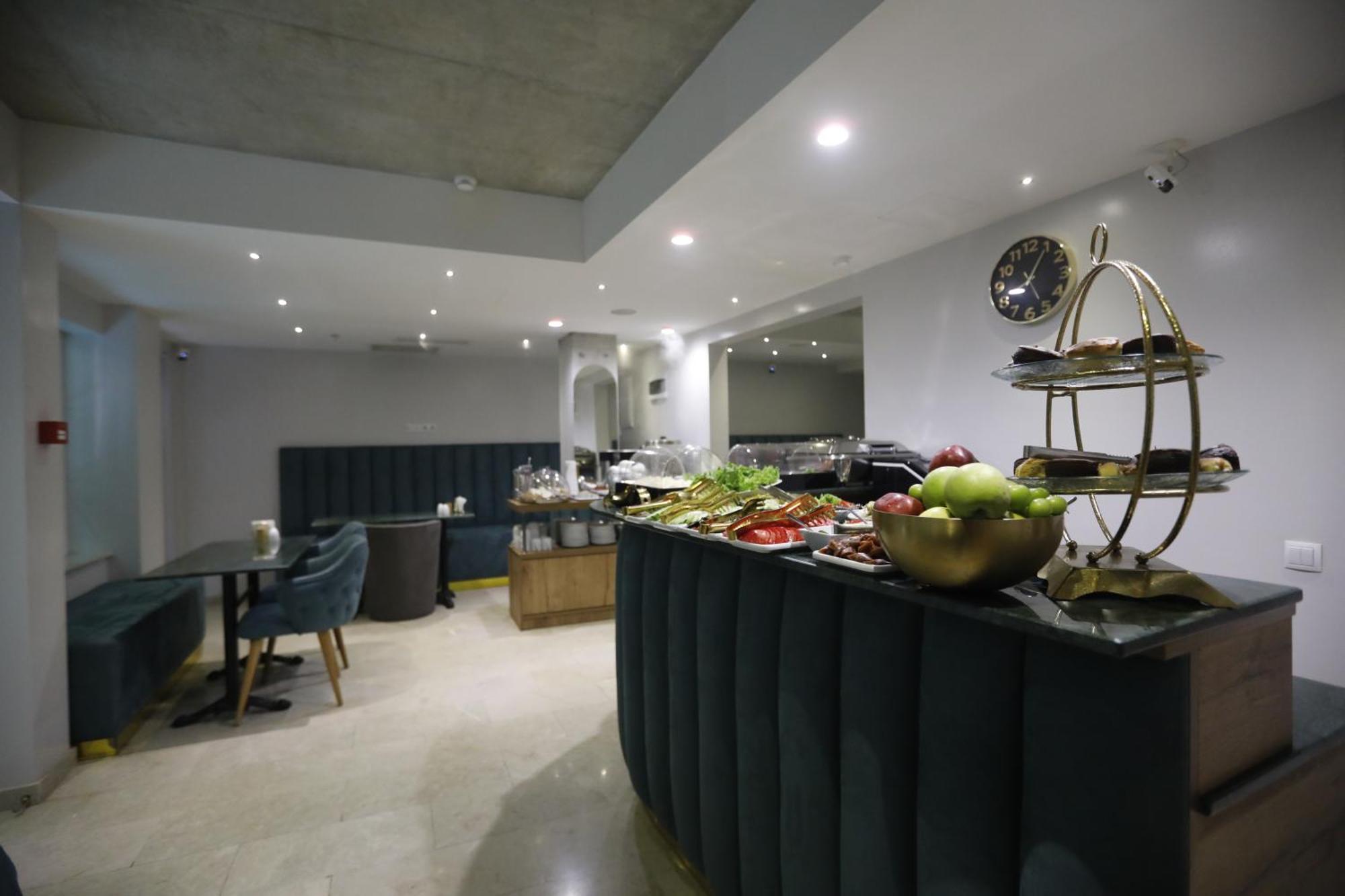 M 1 T Hotel Тбилиси Экстерьер фото