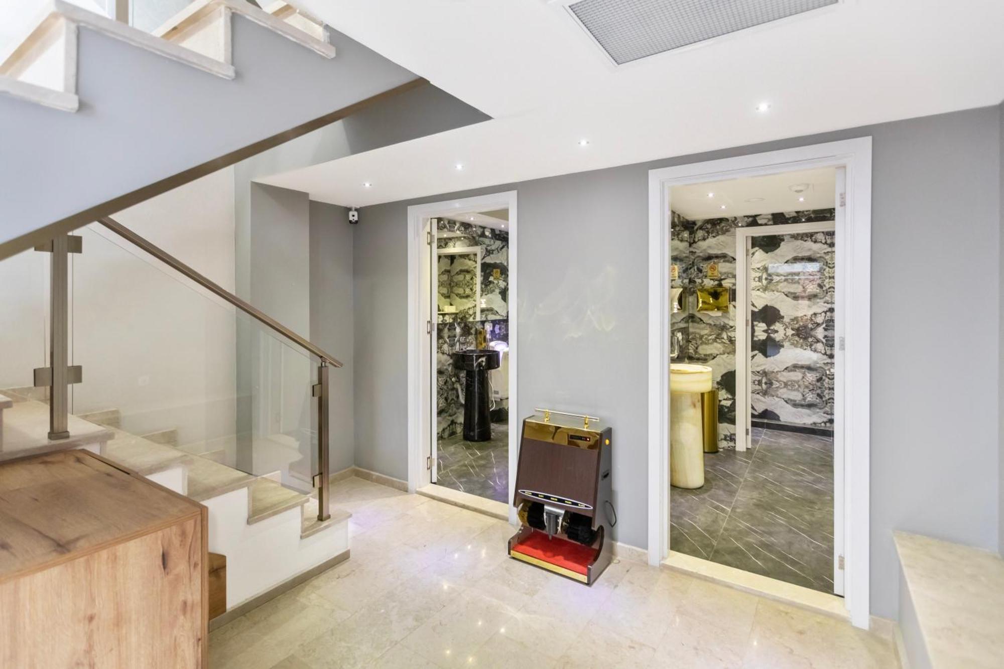 M 1 T Hotel Тбилиси Экстерьер фото