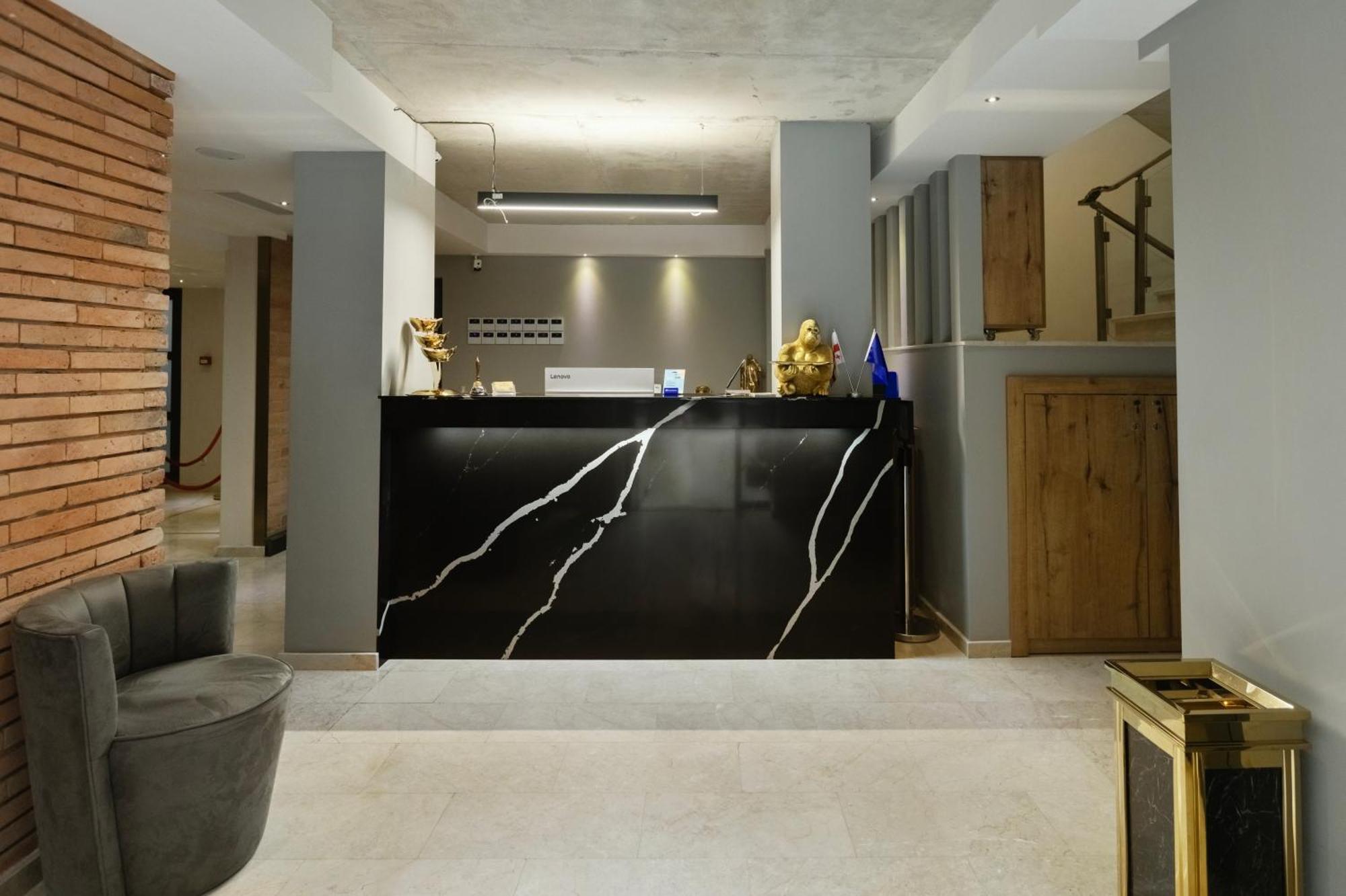 M 1 T Hotel Тбилиси Экстерьер фото