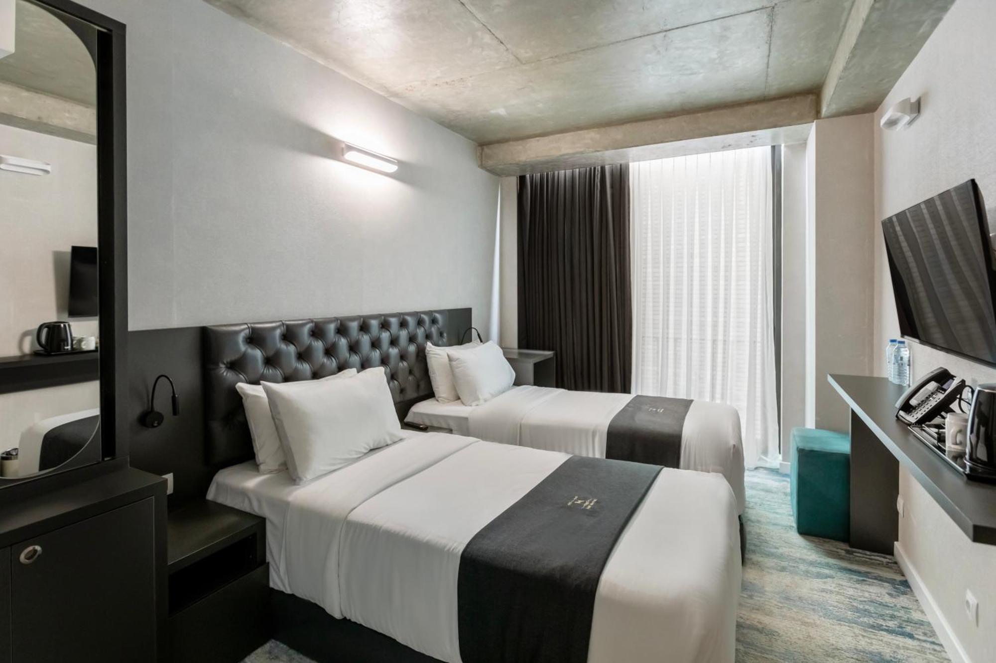 M 1 T Hotel Тбилиси Экстерьер фото