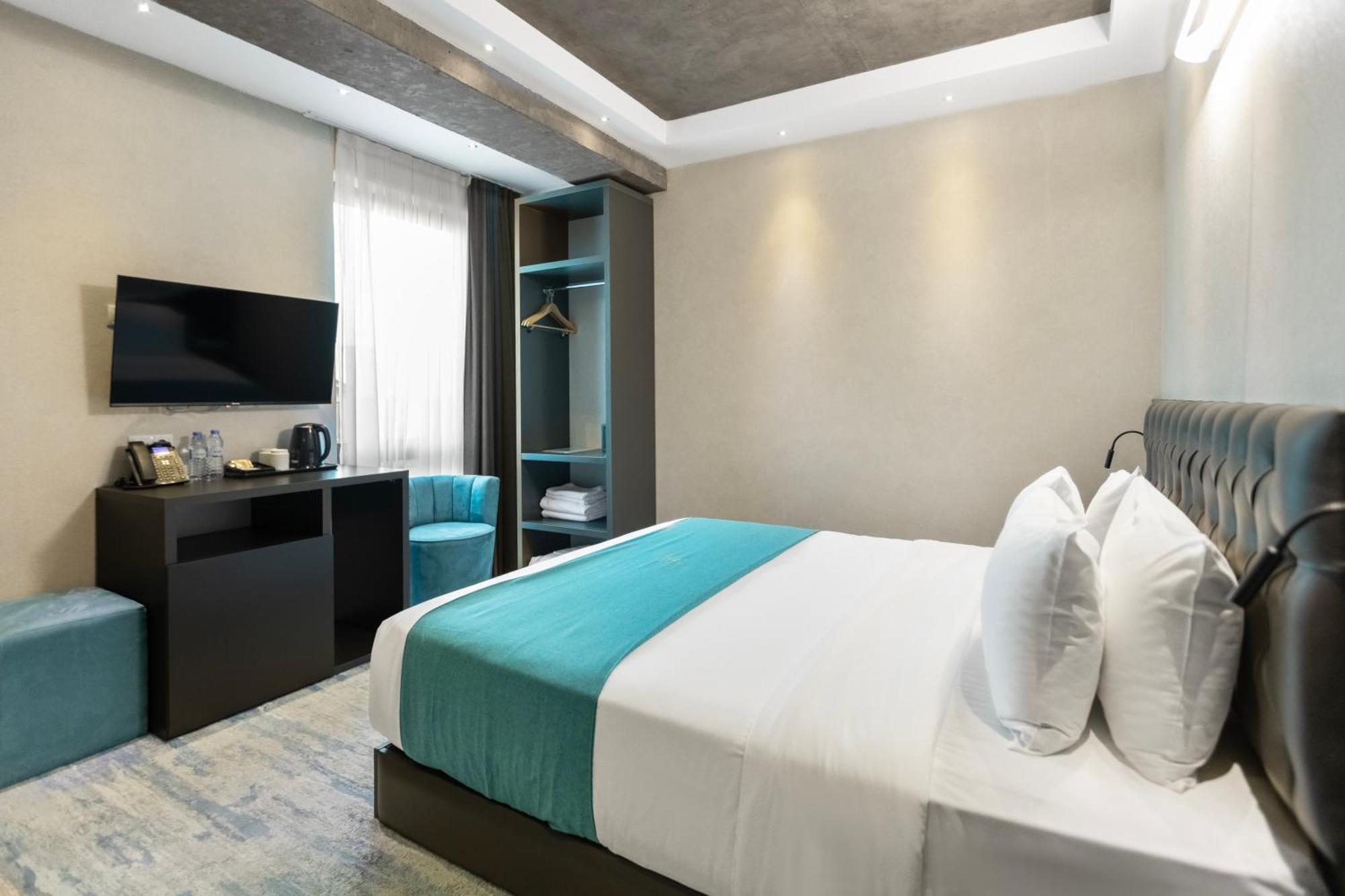 M 1 T Hotel Тбилиси Экстерьер фото