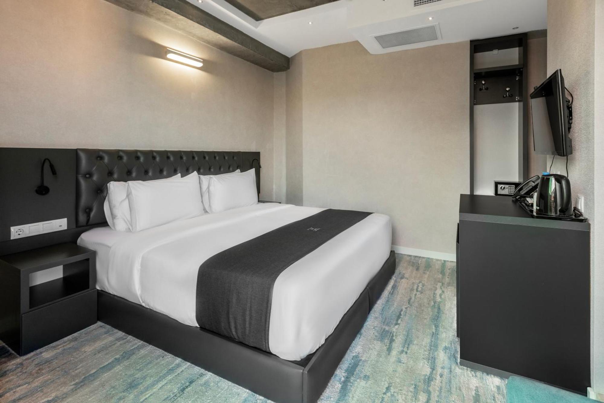 M 1 T Hotel Тбилиси Экстерьер фото