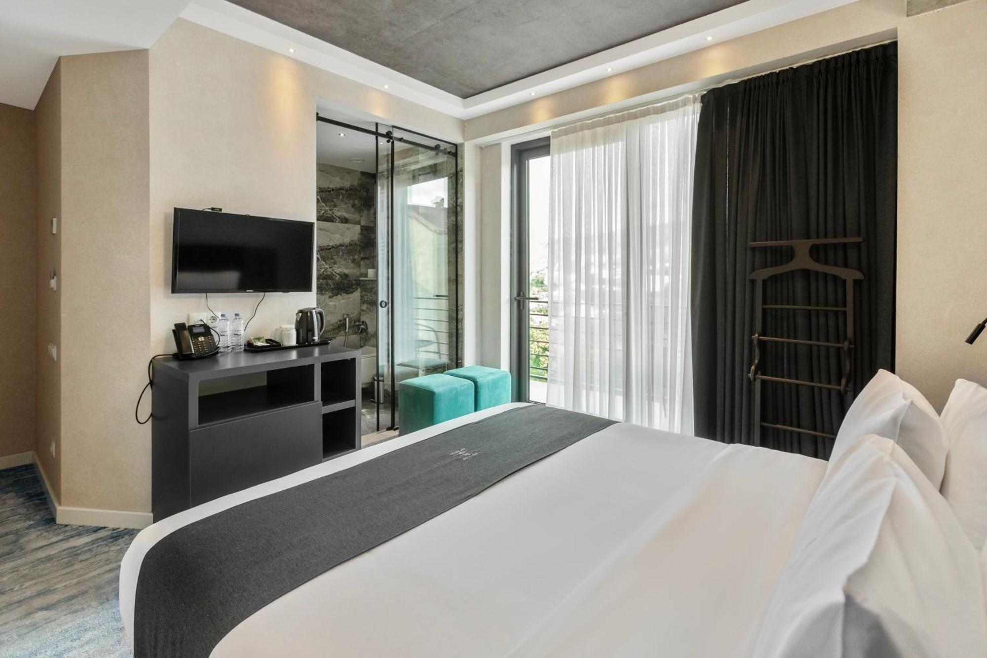 M 1 T Hotel Тбилиси Экстерьер фото