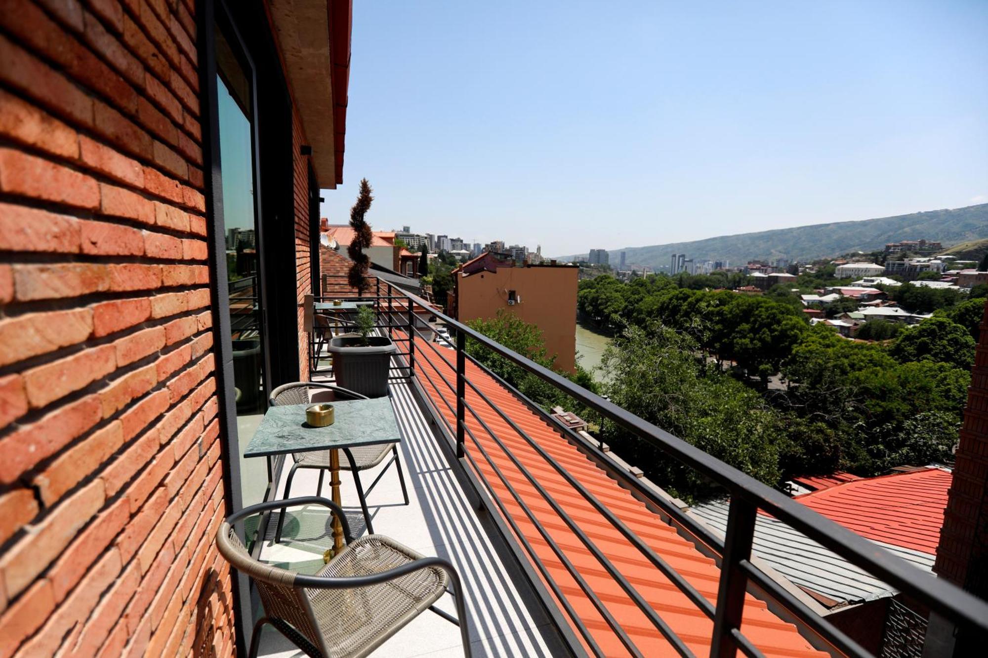 M 1 T Hotel Тбилиси Экстерьер фото