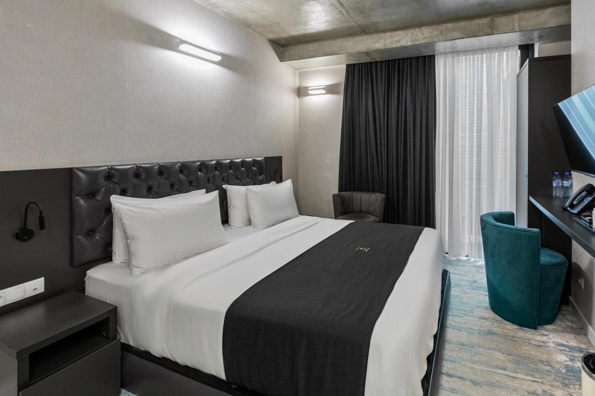 M 1 T Hotel Тбилиси Экстерьер фото