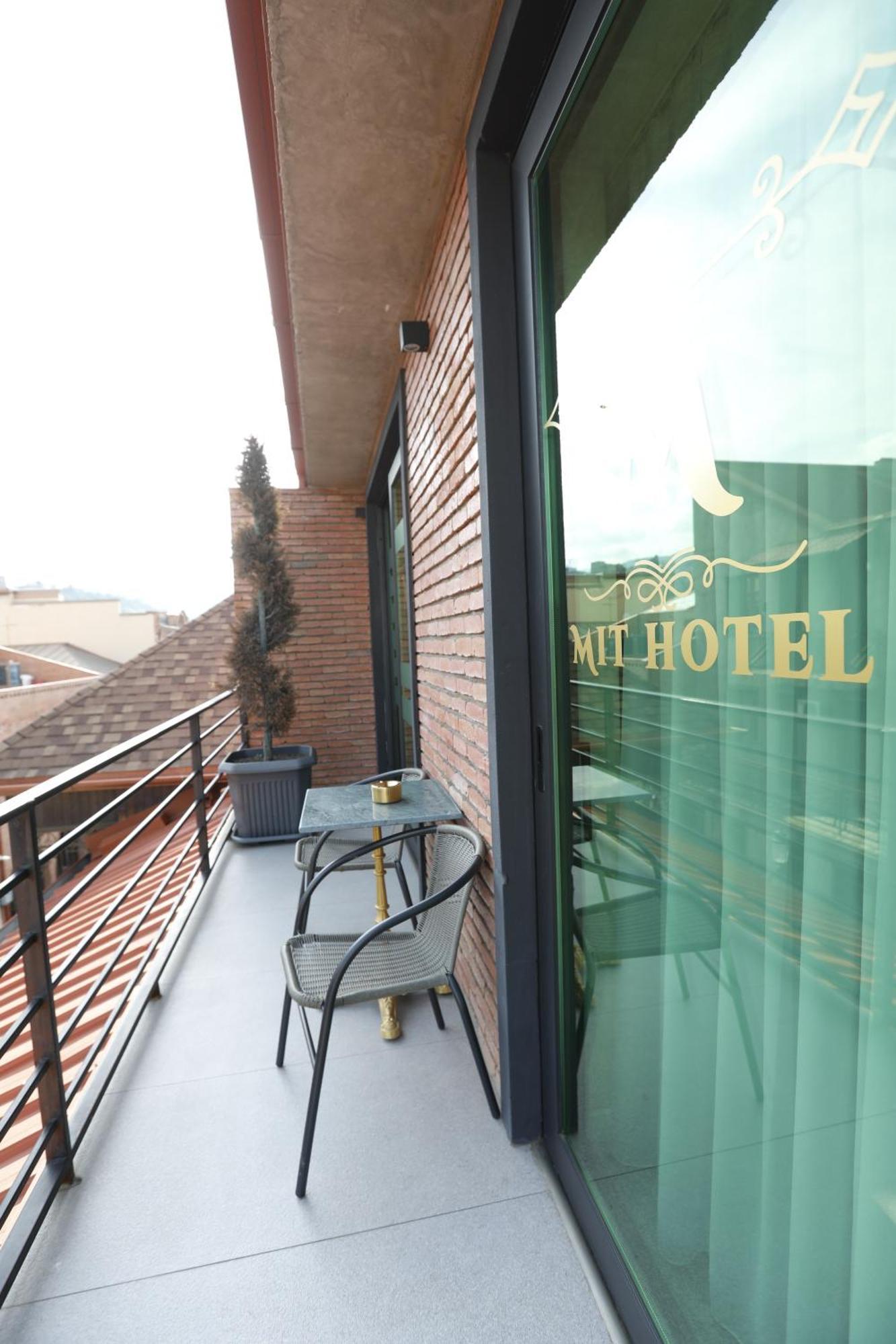 M 1 T Hotel Тбилиси Экстерьер фото