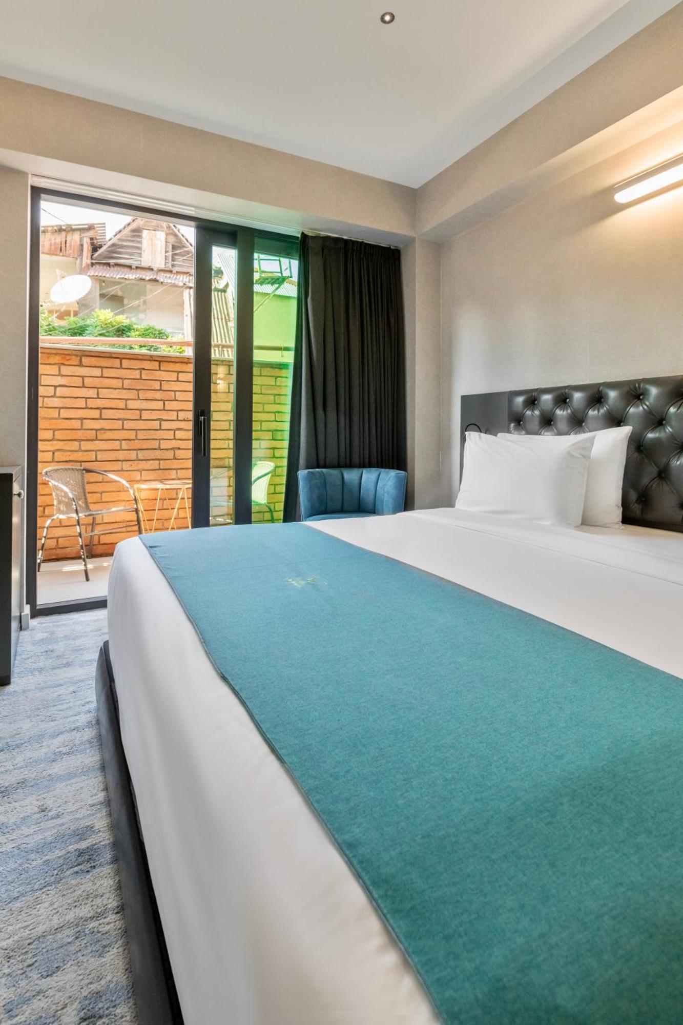 M 1 T Hotel Тбилиси Экстерьер фото