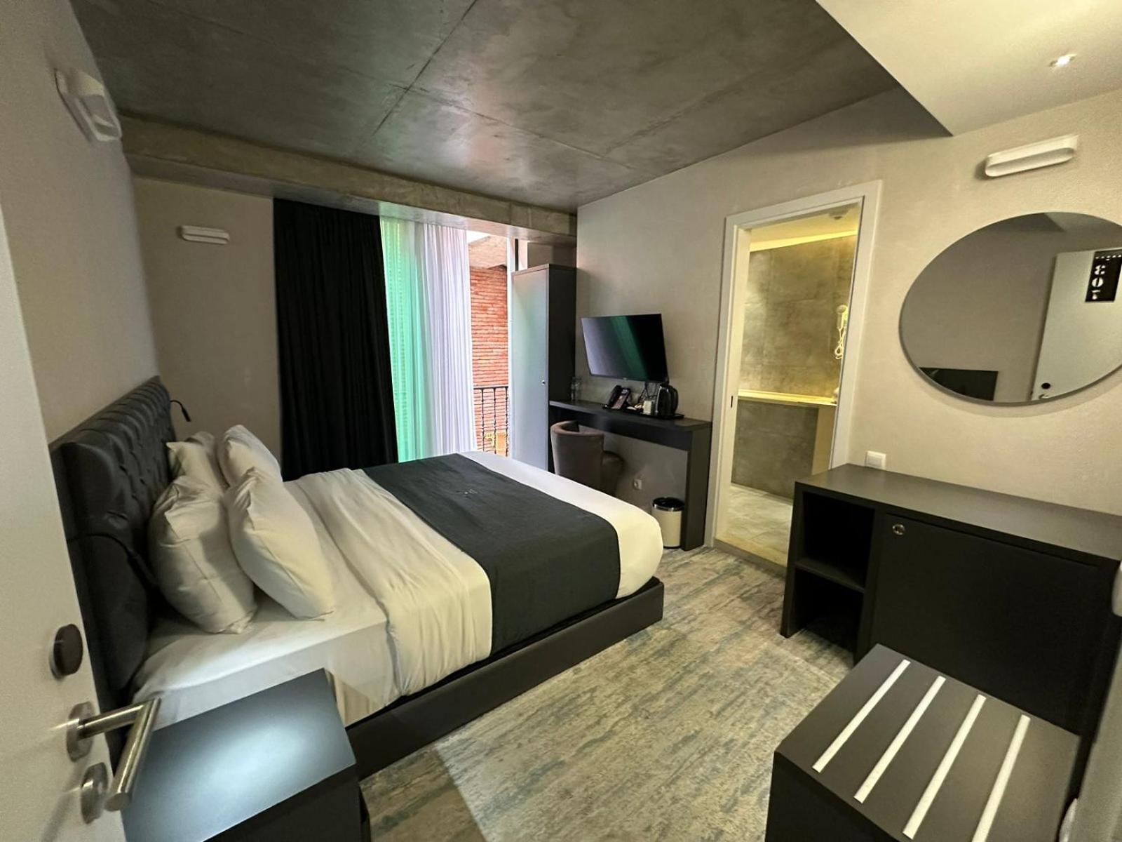 M 1 T Hotel Тбилиси Экстерьер фото