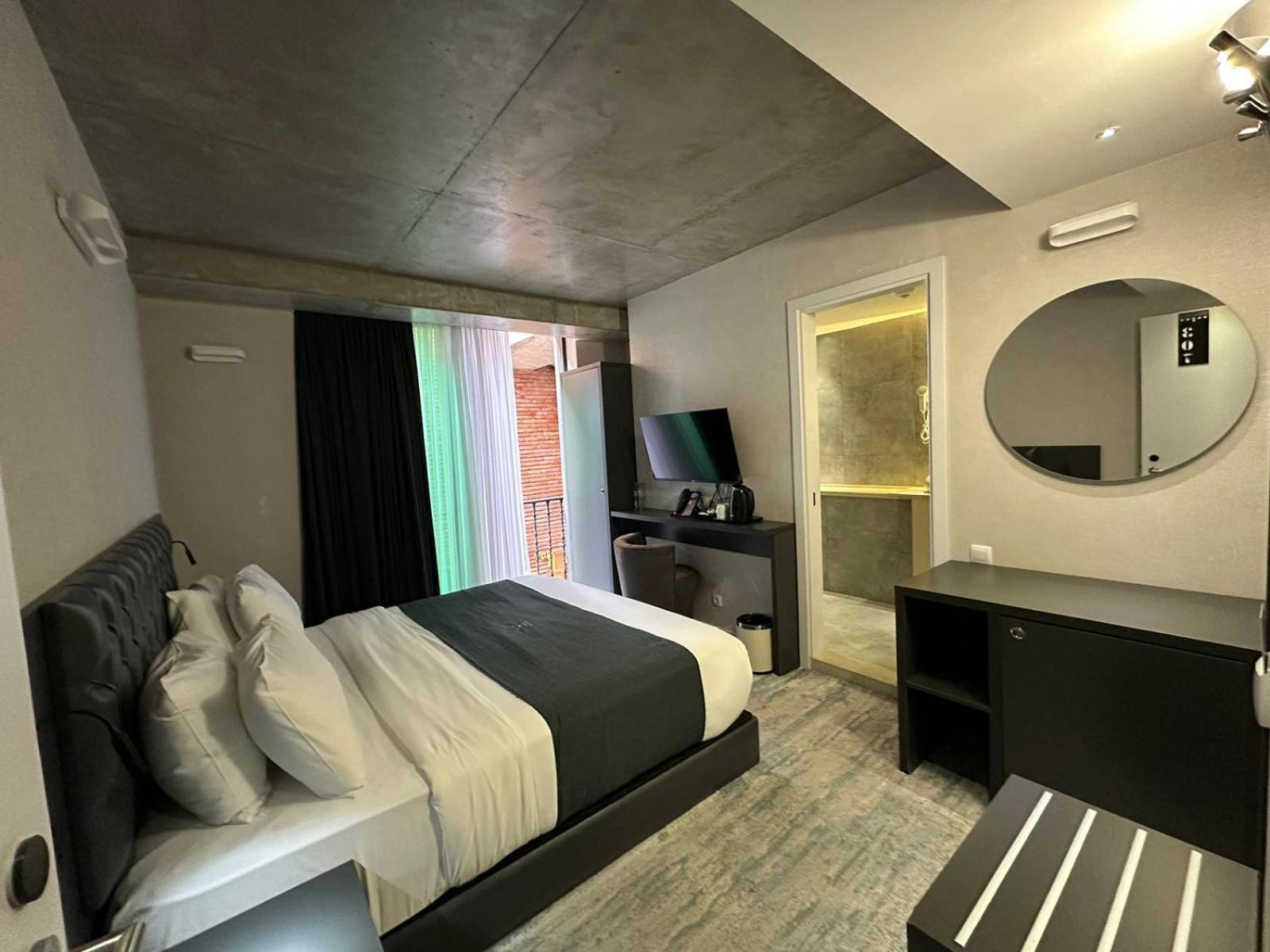 M 1 T Hotel Тбилиси Экстерьер фото